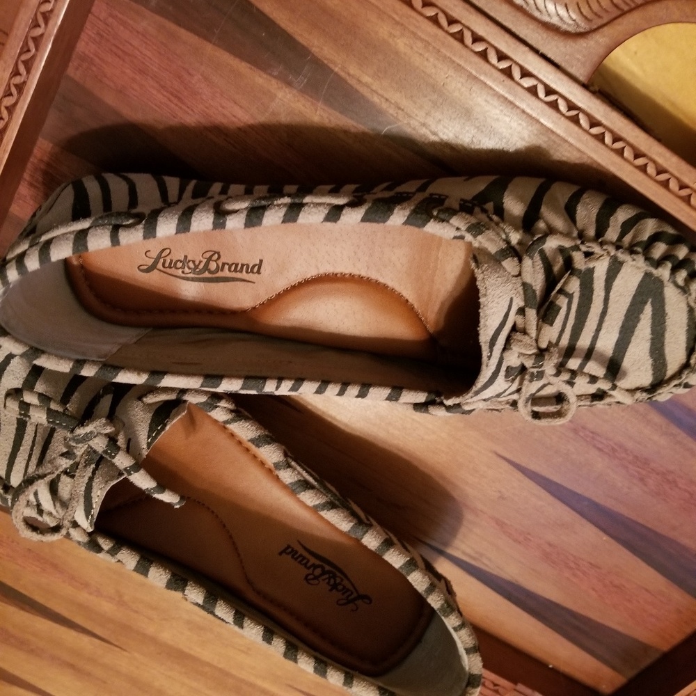 Casual shoes